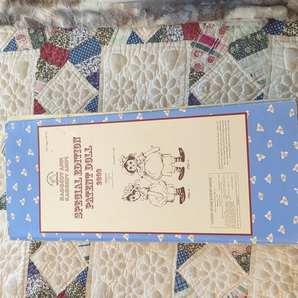 NIB 🏷️Special Edition Raggedy Ann Doll 2002 - Picture 5 of 6